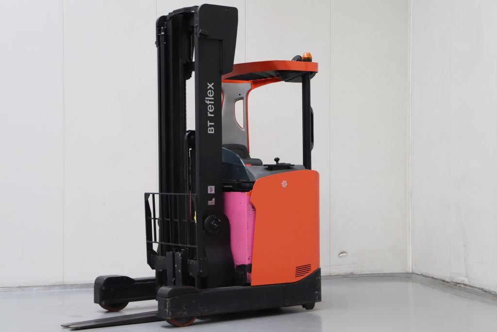 Toyota RRE140HC Schubmaststapler www.heinbockel-gabelstapler.de