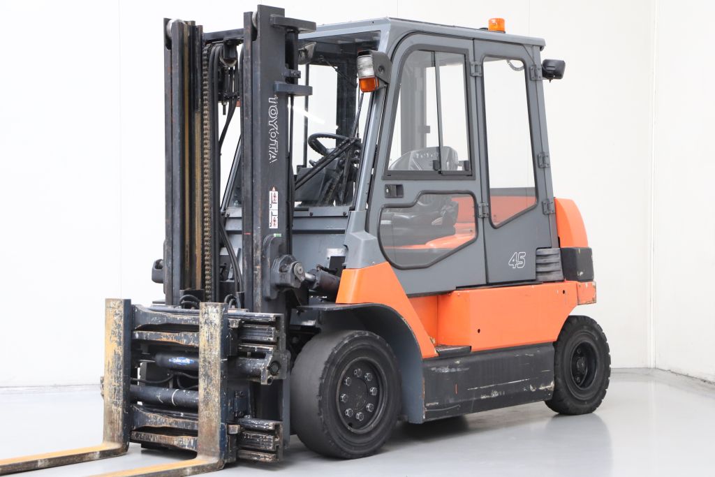 Toyota 7FBMF45 Elektro 4 Rad-Stapler www.heinbockel-gabelstapler.de