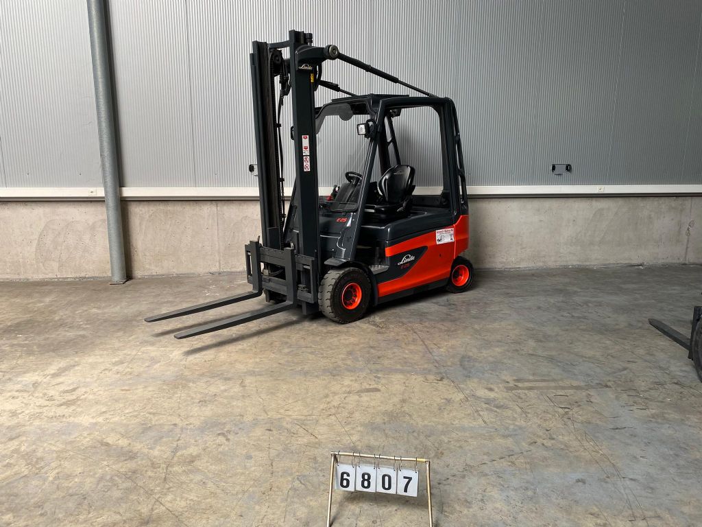 Linde E25L-01 Elektro 4 Rad-Stapler www.sbstapler.ch