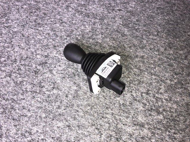 Linde Joystick Zentralhebel 7919040015 Elektrische Steuerungen und Komponenten www.sbstapler.ch