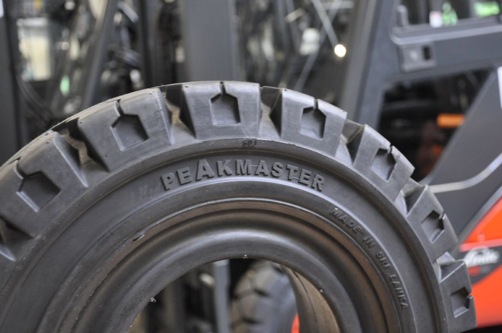 GRI 15x4 1/2-8 Peakmaster (125/75-8) Reifen www.sbstapler.ch
