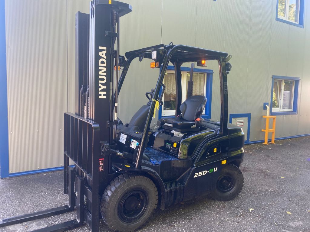 Hyundai 25D-9V Dieselstapler www.burgstaller.cc