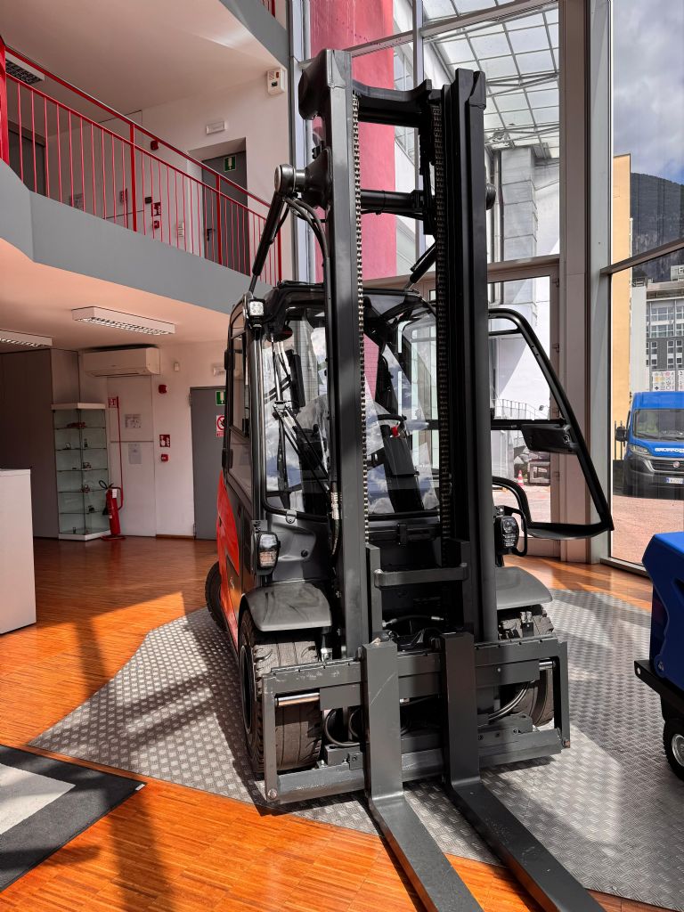 Linde E50HL - 01/600 Elektro 4 Rad-Stapler www.cemiat.com