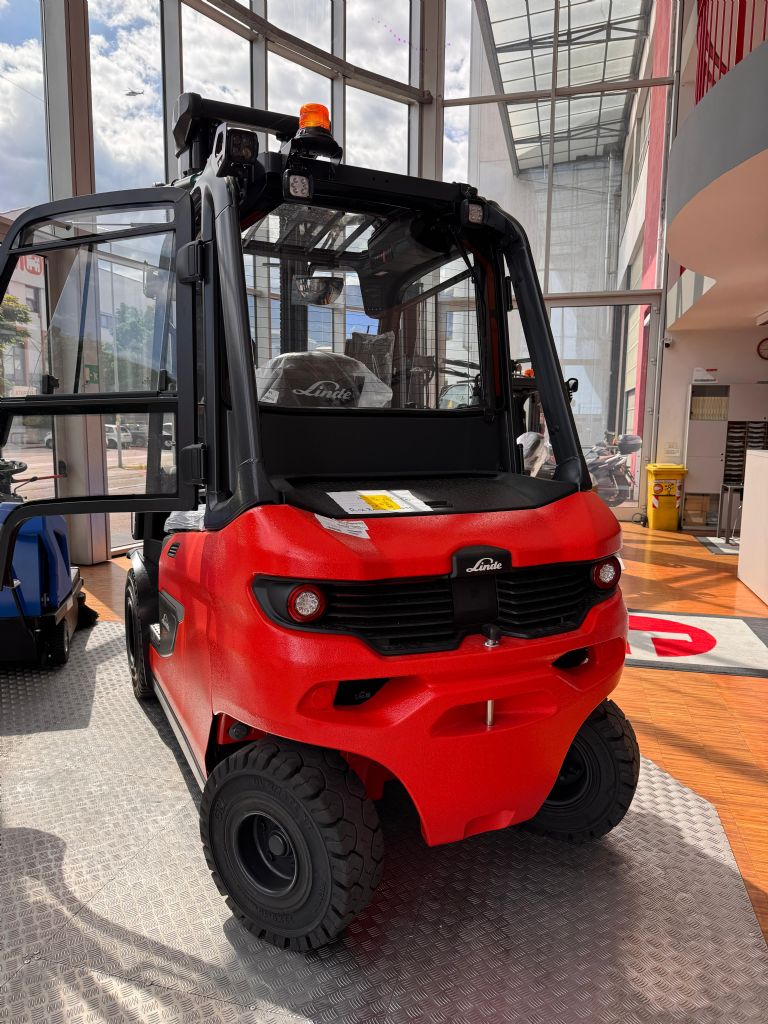 Linde E50HL - 01/600 Elektro 4 Rad-Stapler www.cemiat.com