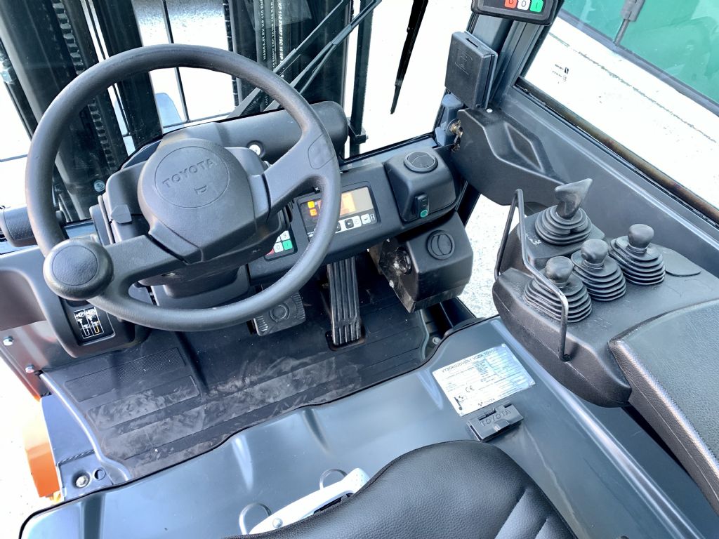 Toyota 8FBMT20 Elektro 4 Rad-Stapler www.cemiat.com