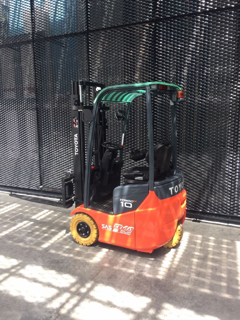 Toyota 7FBEST10 Elektro 3 Rad-Stapler www.cemiat.com