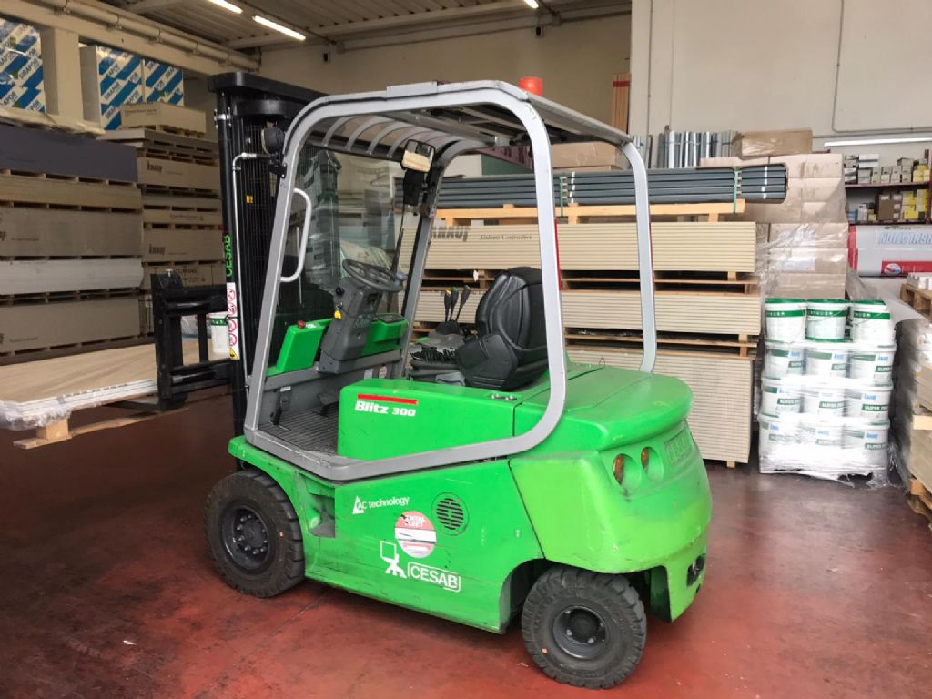Cesab Blitz 300 Elektro 4 Rad-Stapler www.cemiat.com