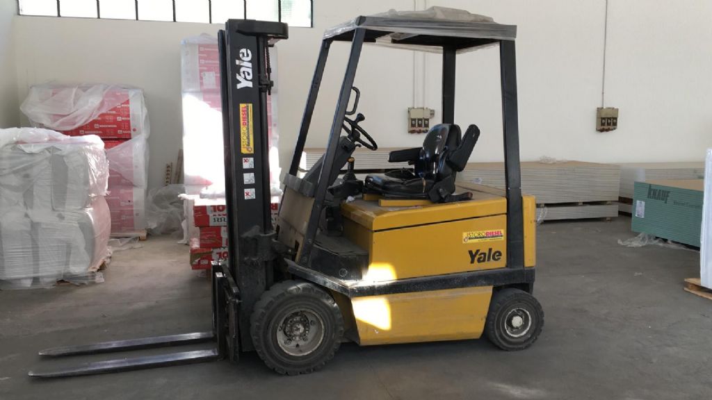 Yale ERP25ALF-717 Elektro 4 Rad-Stapler www.cemiat.com