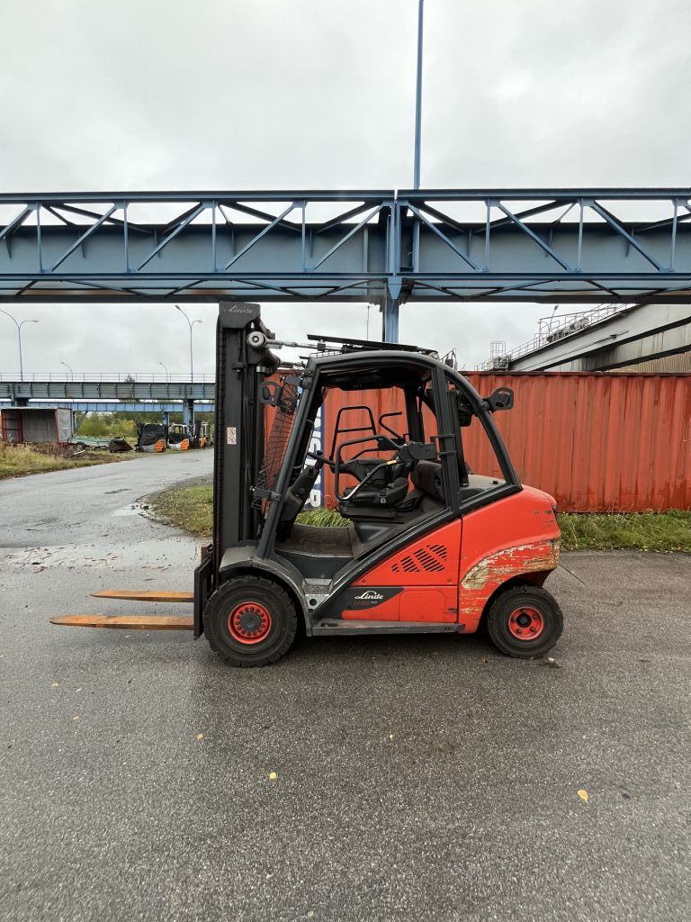 Linde H 35 D-02 // Standard // Schutzgitter // baugleiche Geräte verfügbar Dieselstapler www.stapler-de.de Linde H 35 D-02 // Standard // Schutzgitter // baugleiche Geräte verfügbar Dieselstapler www.stapler-de.de