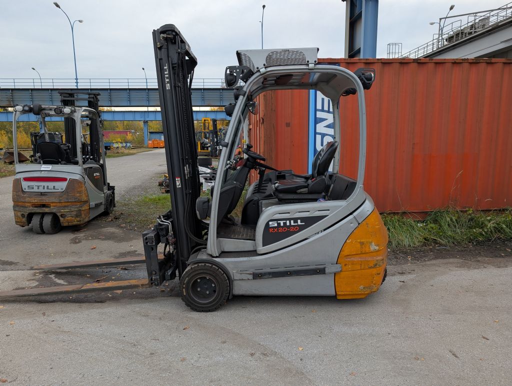 Still RX 20-20 // Elektro // Halbkabine // Batterie aus 2021 Elektro 3 Rad-Stapler www.stapler-de.de Still RX 20-20 // Elektro // Halbkabine // Batterie aus 2021 Elektro 3 Rad-Stapler www.stapler-de.de