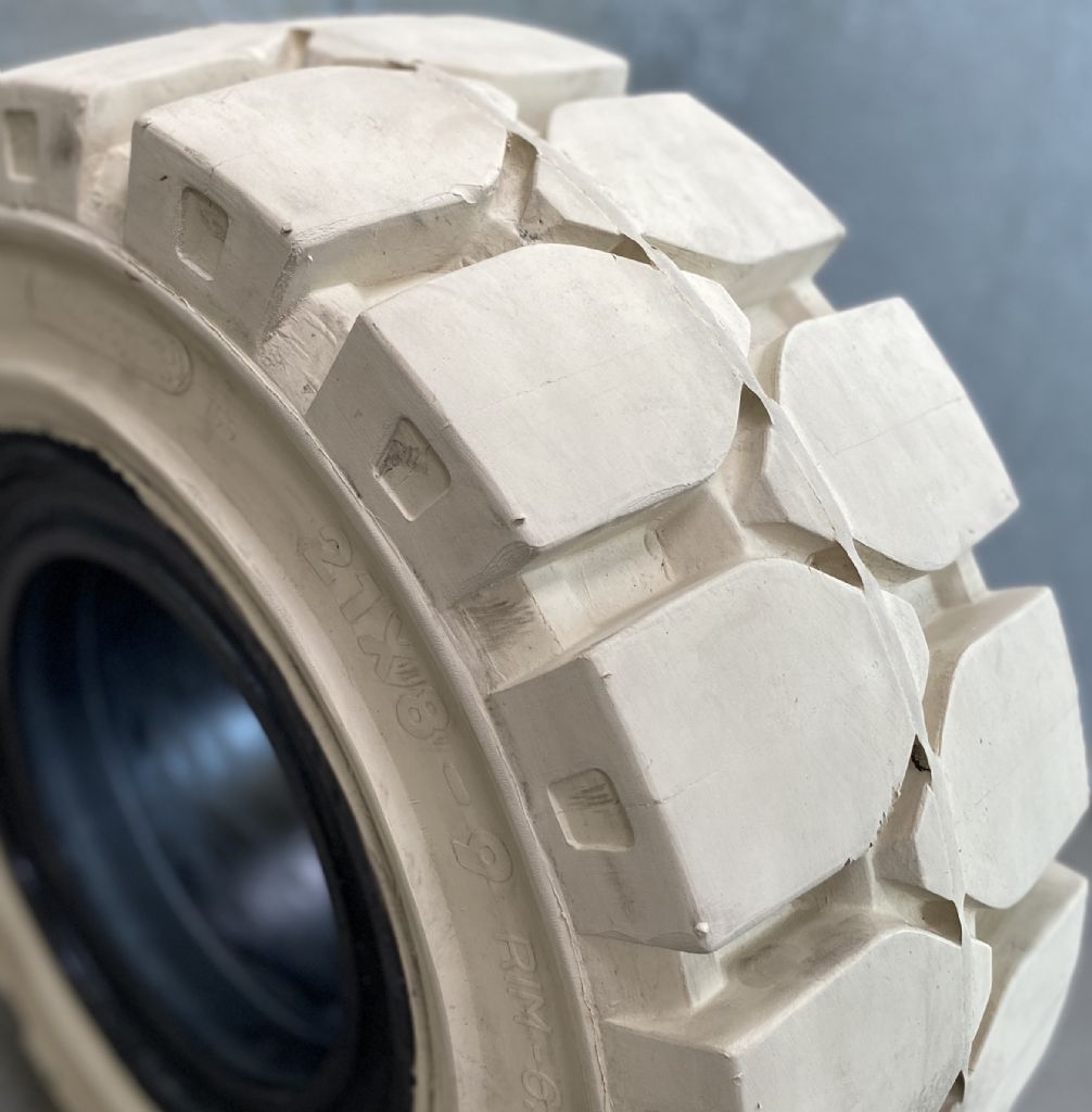 Emrald 1 - GRECKSTER 15x4 1/2-8 (125/75-8) Clip Non Marking - nicht kreiden www.contilift.de Emrald 1 - GRECKSTER 15x4 1/2-8 (125/75-8) Clip Non Marking - nicht kreiden www.contilift.de