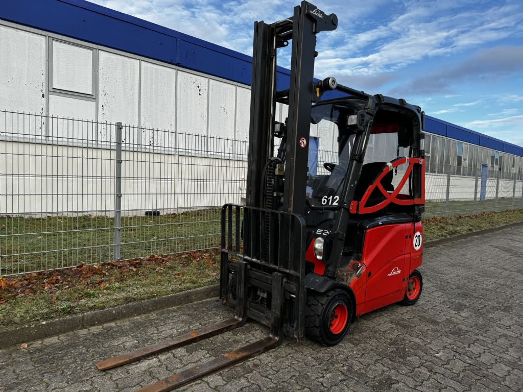 Linde E20PH-01 TRIPLEX Elektro 4 Rad-Stapler www.contilift.de