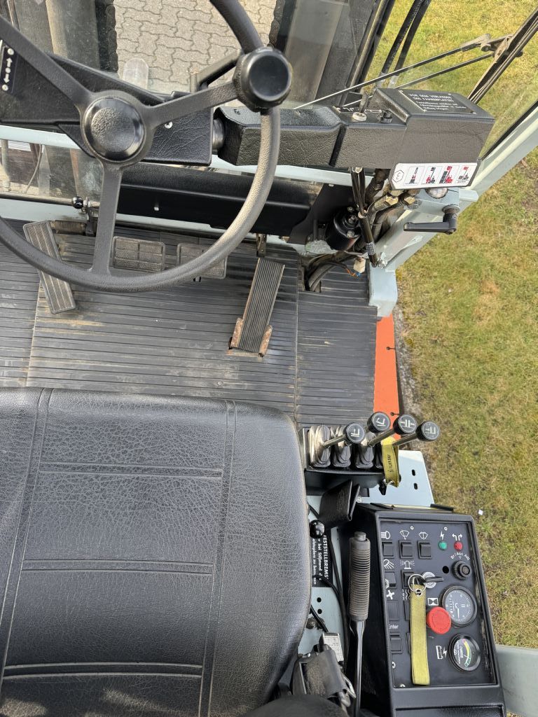 Kalmar AT 700E/60-02 Electric 4-wheel forklift www.contilift.de Kalmar AT 700E/60-02 Electric 4-wheel forklift www.contilift.de