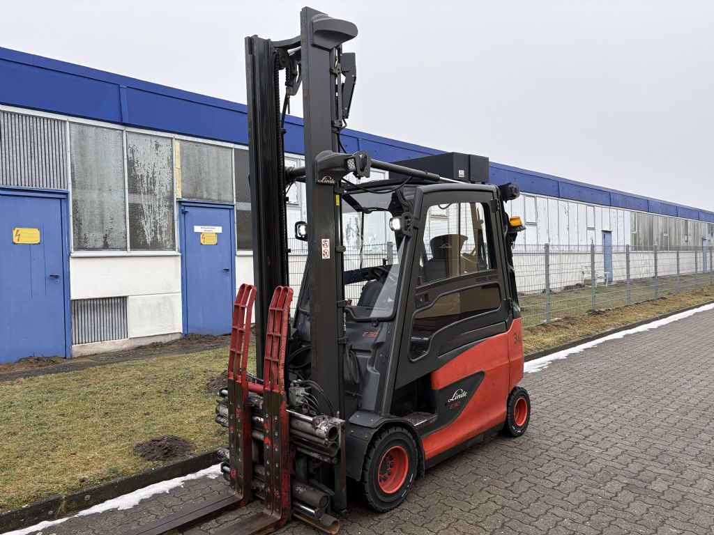 Linde E30HL-01/600  Elektro 4 Rad-Stapler www.contilift.de