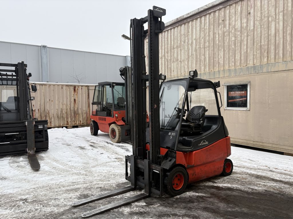 Linde E30-03/600 Elektro 4 Rad-Stapler www.contilift.de