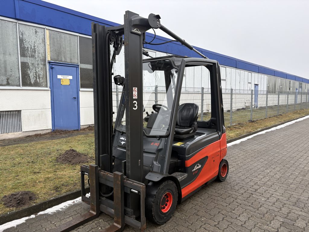 Linde E30L-01 Elektro 4 Rad-Stapler www.contilift.de