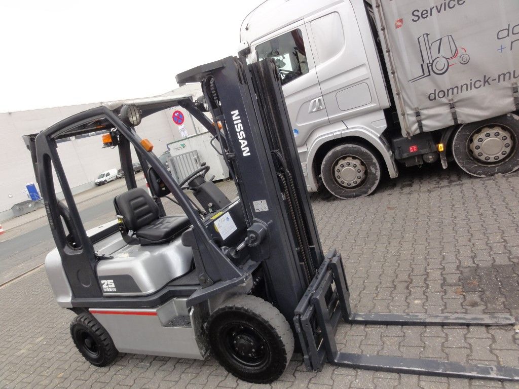 Used Nissan Fd 02 A 25 Q 3f475 Diesel Forklift Mit Triplex Mast Sale Buy Sale Second Hand Forklifts