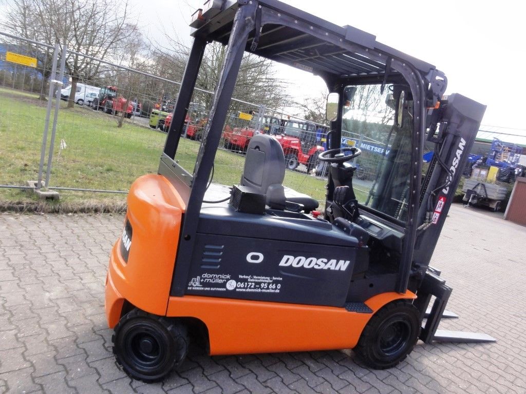 Used Doosan B 30 X-5 Triplex Electric 4-wheel forklift mit Triplex  