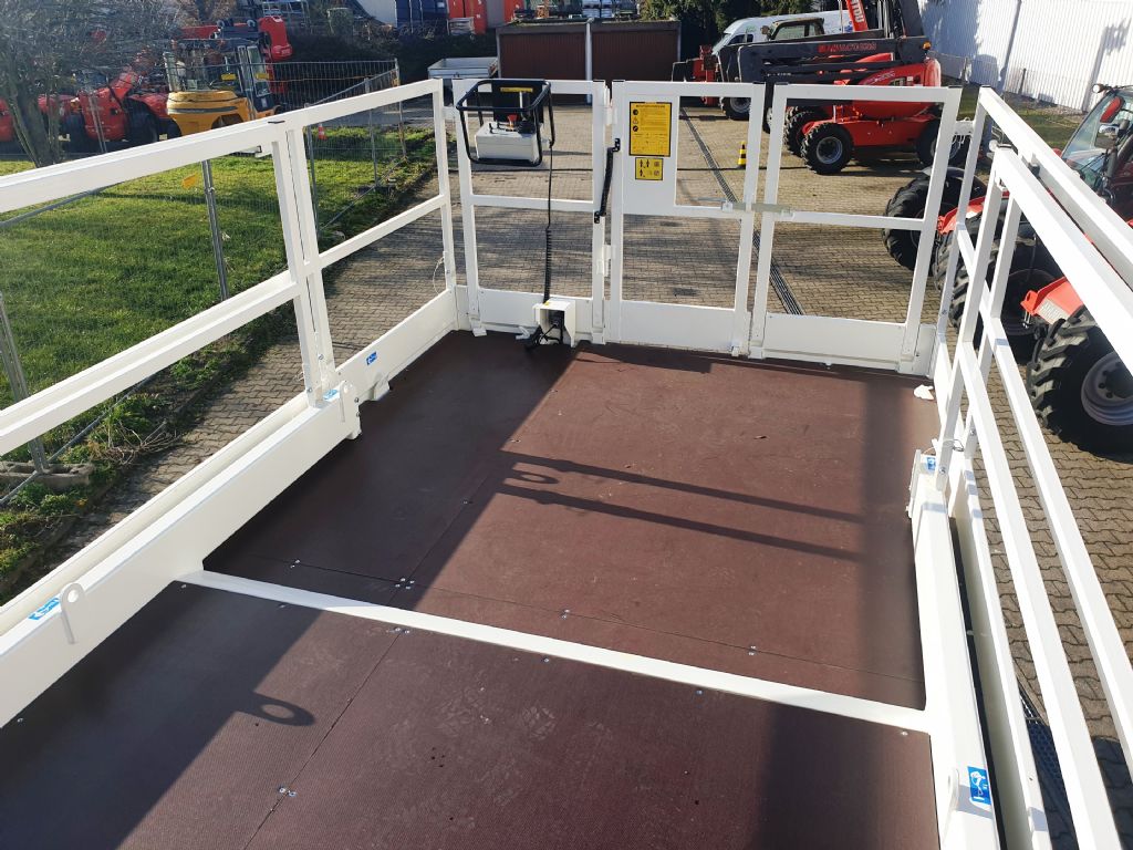 Holland-Lift HL-160 E24 Scherenarbeitsb�hne 