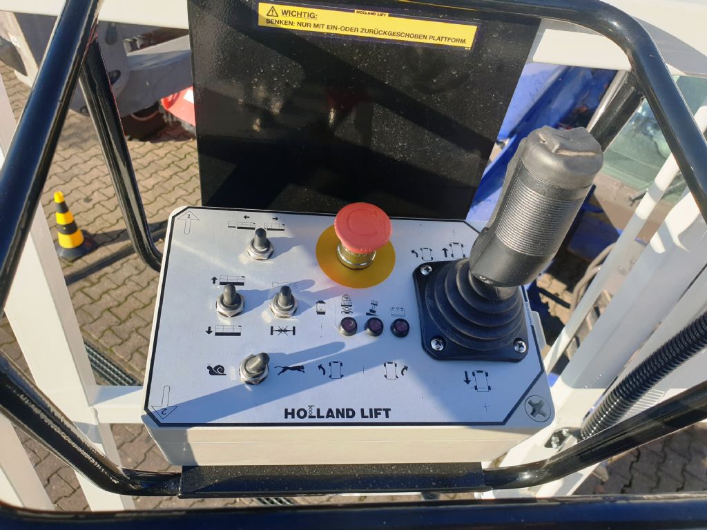 Holland-Lift HL-160 E24 Scherenarbeitsb�hne 