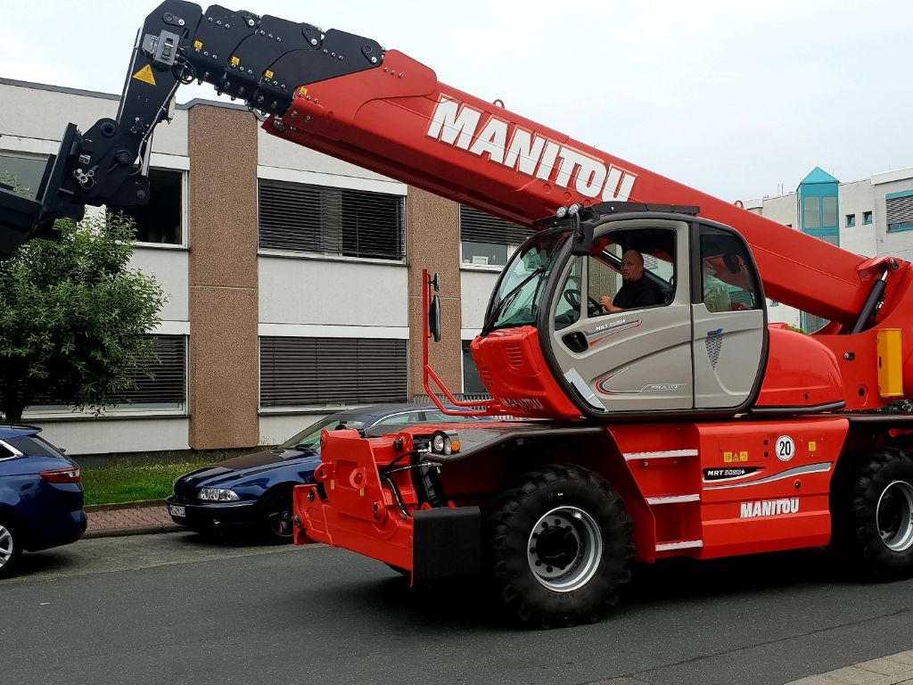 Manitou-MRT 3050 Privilege Plus-Teleskopstapler drehbar domnick-mueller.de