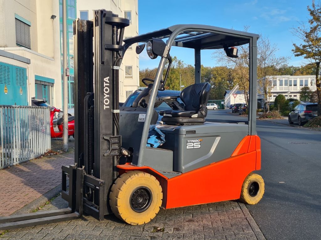 Toyota 8FBMT25 Elektro 4 Rad-Stapler 