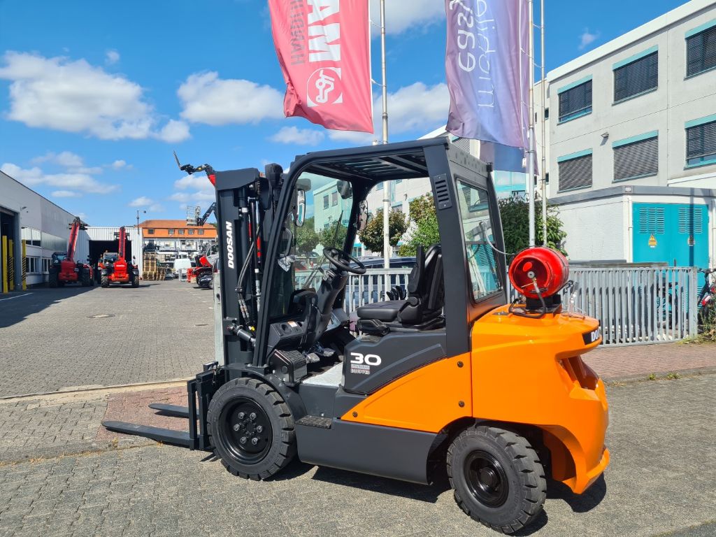 Doosan G30P-7 Treibgasstapler 