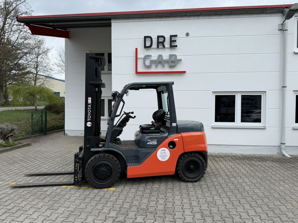 Toyota 8FD40F Dieselstapler loeffler-gabelstapler.de