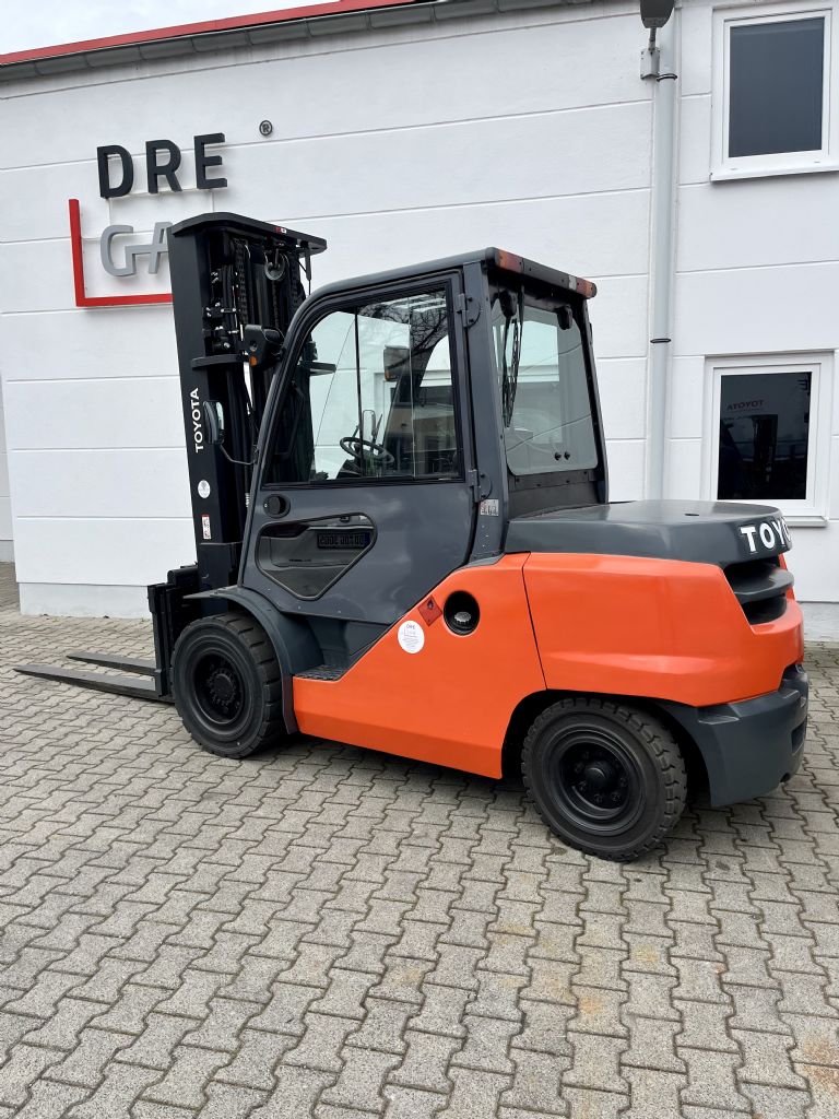 Toyota 40-8FD50NE Dieselstapler dregab.de