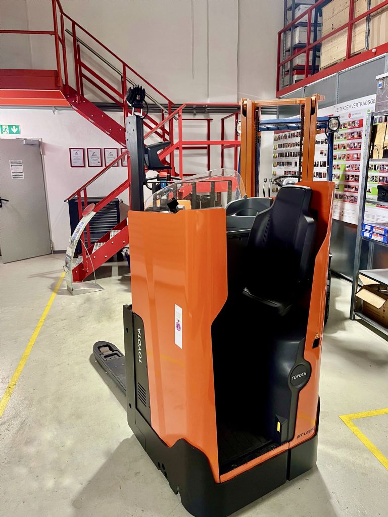 Toyota LSI200 Niederhubwagen loeffler-gabelstapler.de