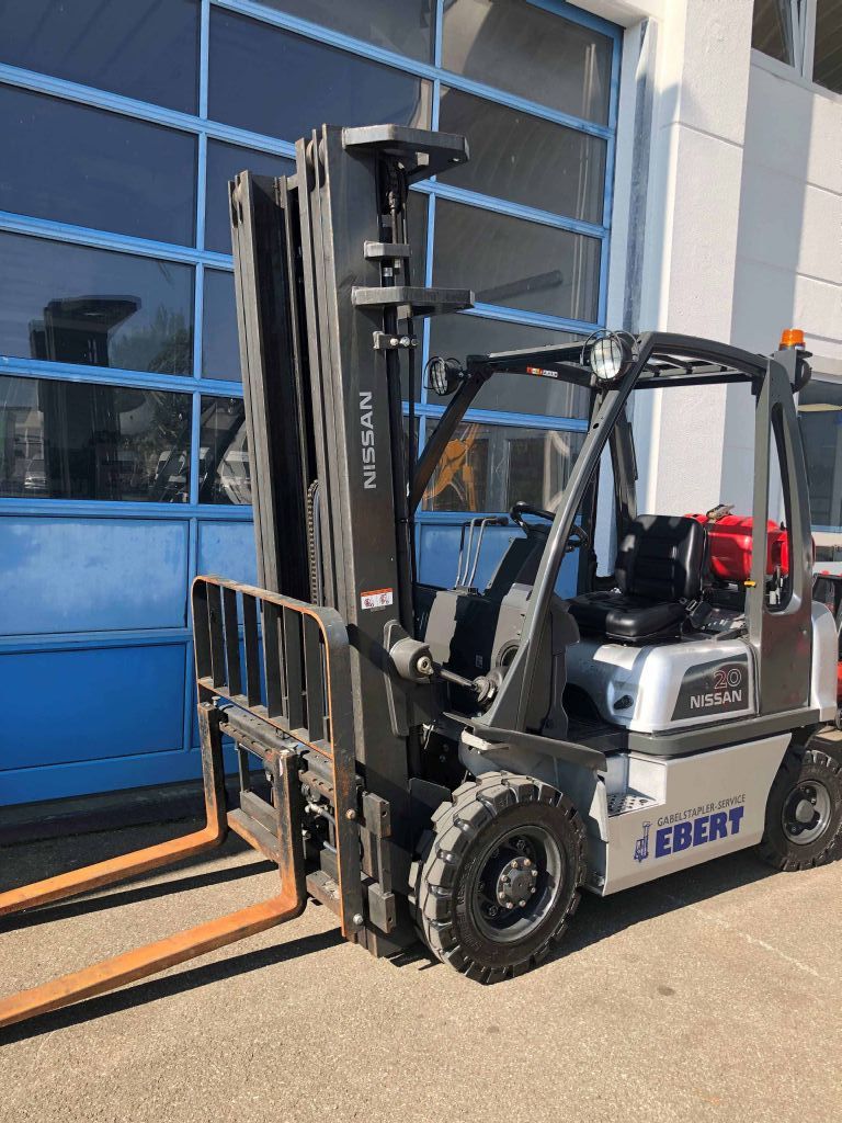 Nissan-U1D2A20LQ-Treibgasstapler-www.staplerservice-ebert.de