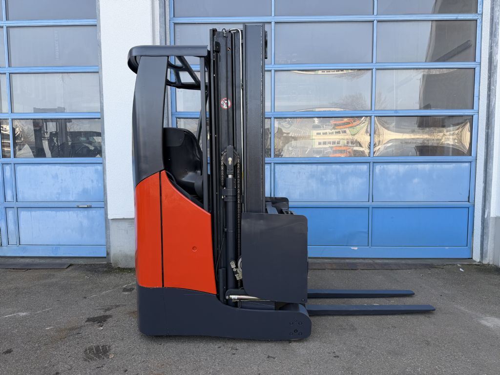 Linde-R14X-Schubmaststapler-www.staplerservice-ebert.de