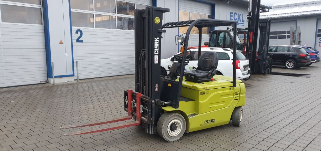 Clark-GEX25-Elektro 4 Rad-Stapler-www.eckl-stapler.de