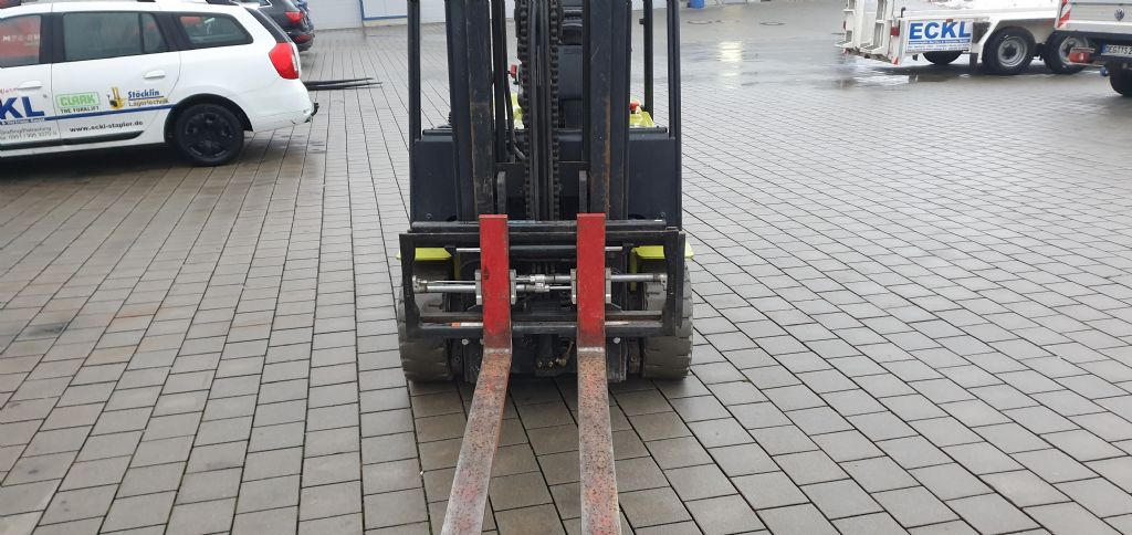 Clark-GEX25-Elektro 4 Rad-Stapler-www.eckl-stapler.de
