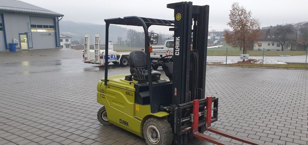 Clark-GEX25-Elektro 4 Rad-Stapler-www.eckl-stapler.de