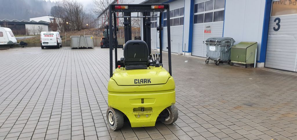 Clark-GEX25-Elektro 4 Rad-Stapler-www.eckl-stapler.de