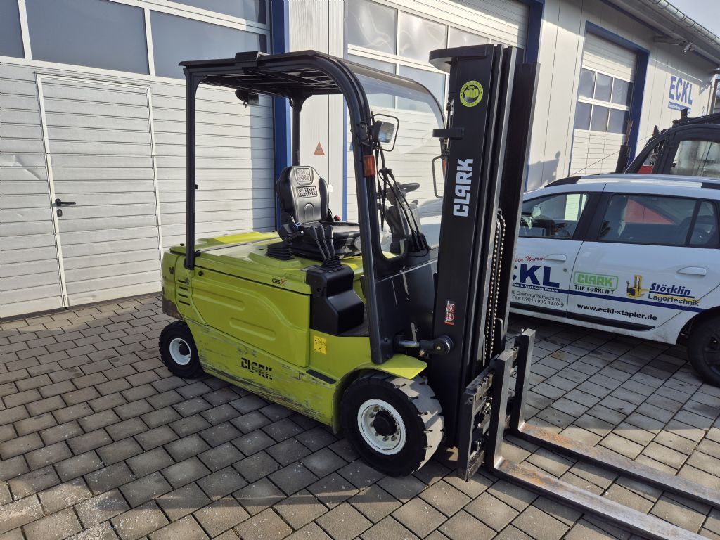 Clark-GEX30-Elektro 4 Rad-Stapler-www.eckl-stapler.de