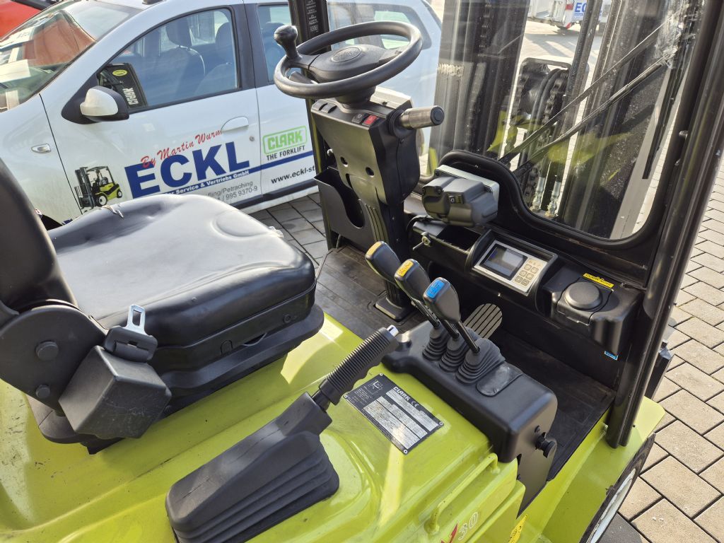 Clark-GEX30-Elektro 4 Rad-Stapler-www.eckl-stapler.de