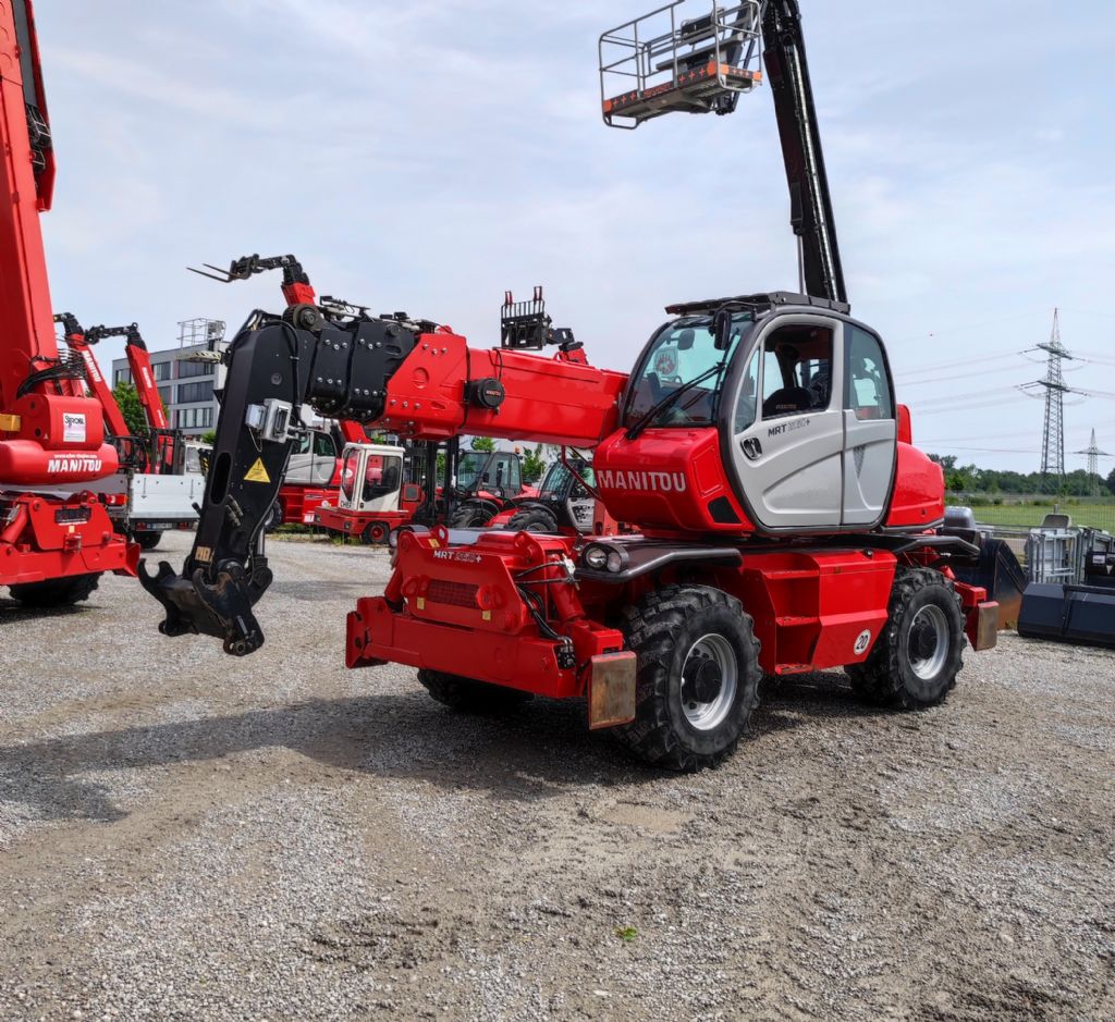 Manitou MRT 2150+Privilege Teleskopstapler drehbar www.eder-stapler.de