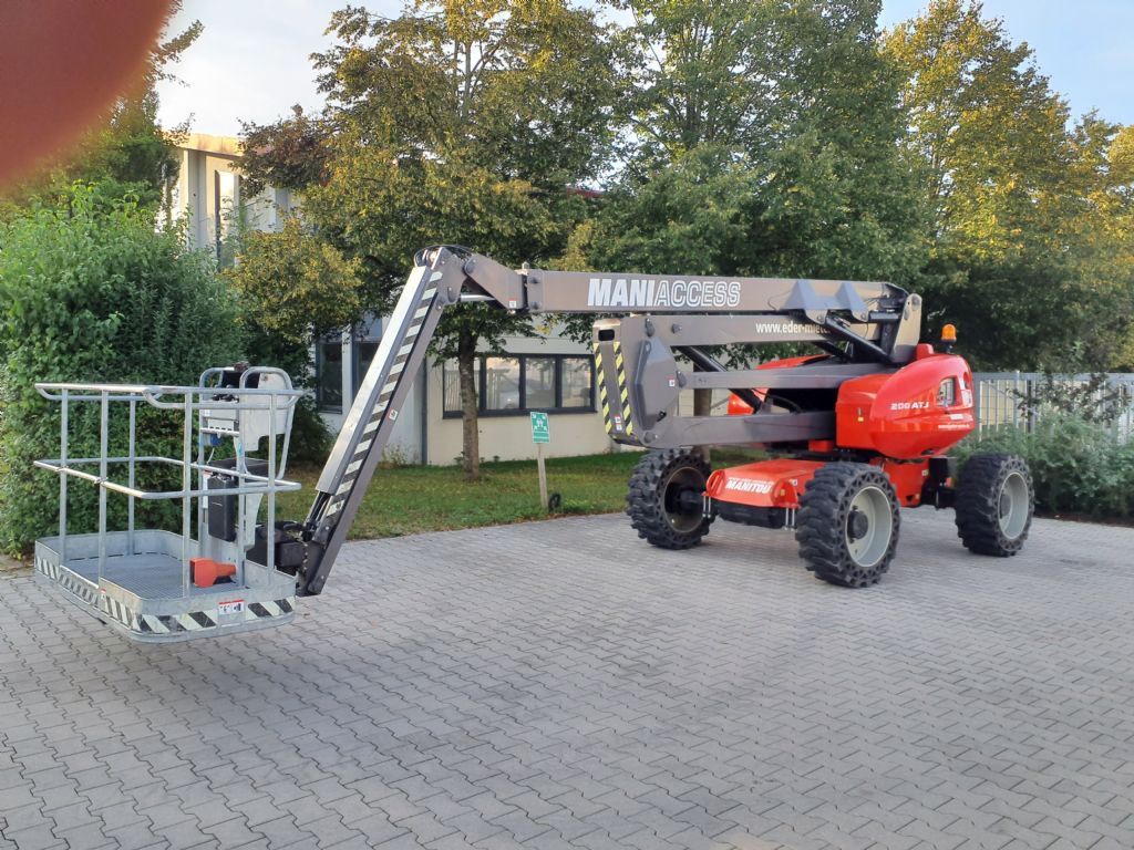 Manitou 200 ATJRCPA Gelenkteleskopbhne www.eder-stapler.de