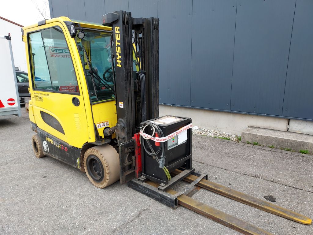 Hyster J 3.0XN Elektro 4 Rad-Stapler www.eder-stapler.de