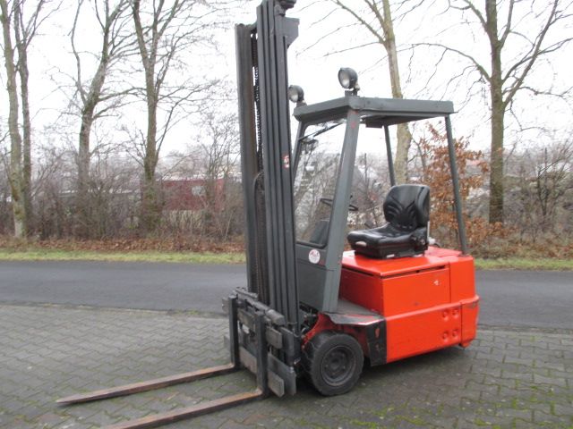 Linde-E15-Elektro 3 Rad-Stapler-www.efken-stapler.de