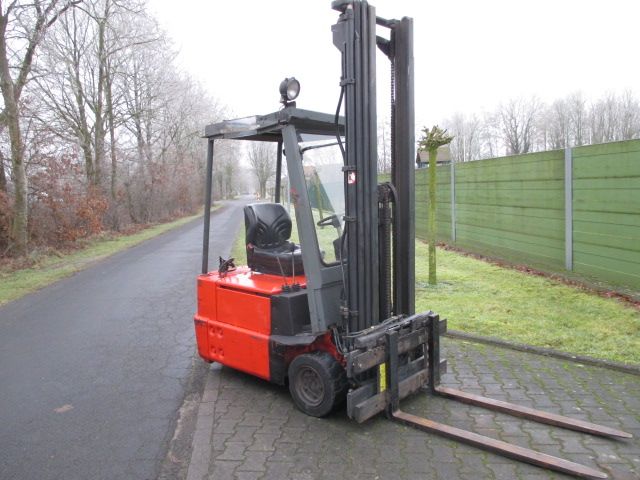 Linde-E15-Elektro 3 Rad-Stapler-www.efken-stapler.de