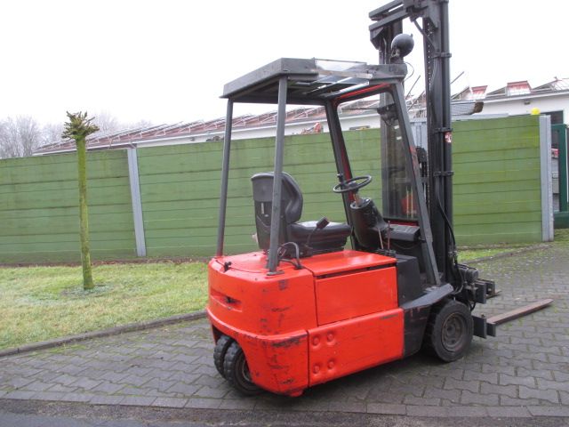 Linde-E15-Elektro 3 Rad-Stapler-www.efken-stapler.de