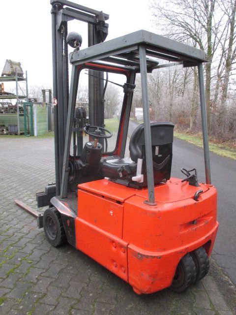 Linde-E15-Elektro 3 Rad-Stapler-www.efken-stapler.de