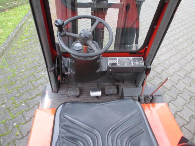 Linde-E15-Elektro 3 Rad-Stapler-www.efken-stapler.de