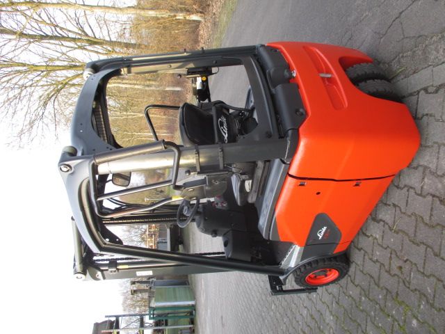 Linde-E16C-02-Elektro 3 Rad-Stapler-www.efken-stapler.de