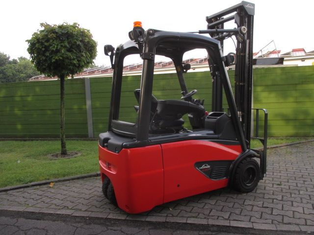 Linde-E20L-02-Elektro 3 Rad-Stapler-www.efken-stapler.de