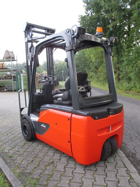 Linde-E20L-02-Elektro 3 Rad-Stapler-www.efken-stapler.de