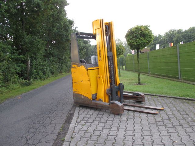 Jungheinrich-ETV 114-Schubmaststapler-www.efken-stapler.de